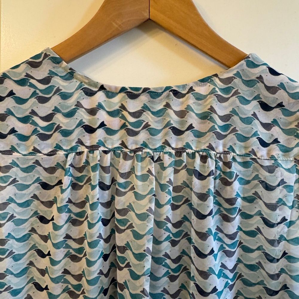Cabi Style #342 Tweet Top Faux Wrap Front Bird Print Women's Size Small - Picture 4 of 8